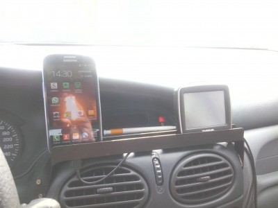 Infotainment phone navi.jpg