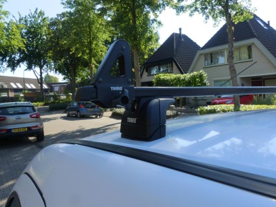 Stevige Thule dakdragers met ladingstoppers